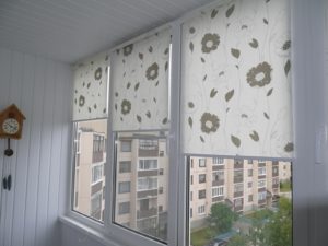 Установка рулонных штор на пластиковые окна в Новомосковске